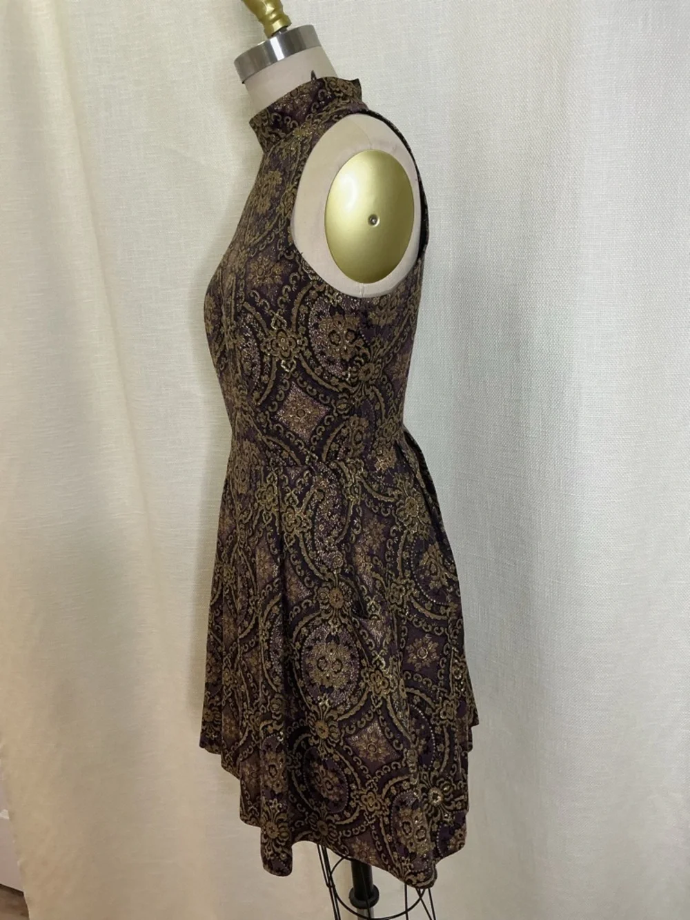 BB Dakota Brocade Fit & Flare Dress Size 4 Purple Gold Sleeveless Party A Line - Picture 4 of 9